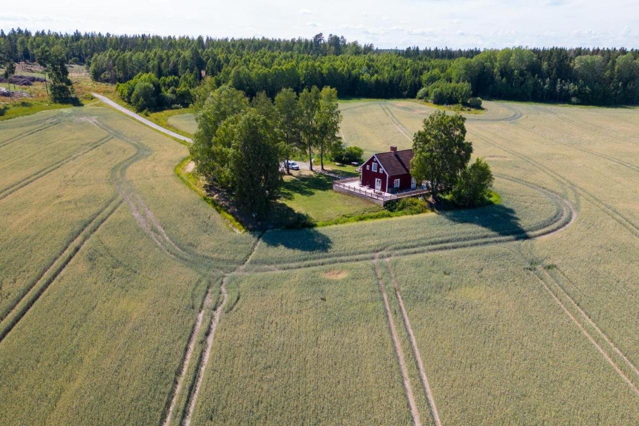 Gard Med Egen Sjoe Med Bryggbat, Nyrenoverat! 카트리네홀름 외부 사진